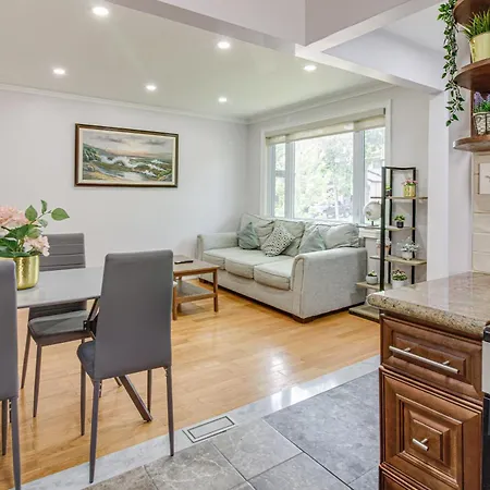 Beautiful House Near Bluffers Beach, 25 Minutes To Toronto Downtown, Free Parking, And Wifi